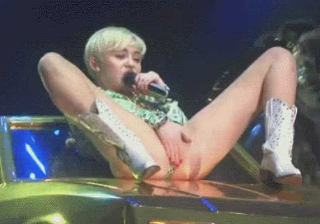 Miley Cyrus stabilized - this was posted the other day - tried to stabilize it