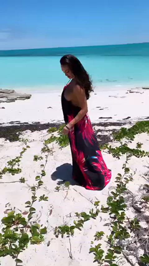 beach big tits bimbo boobs dress fake boobs fake tits sideboob slut whore gif