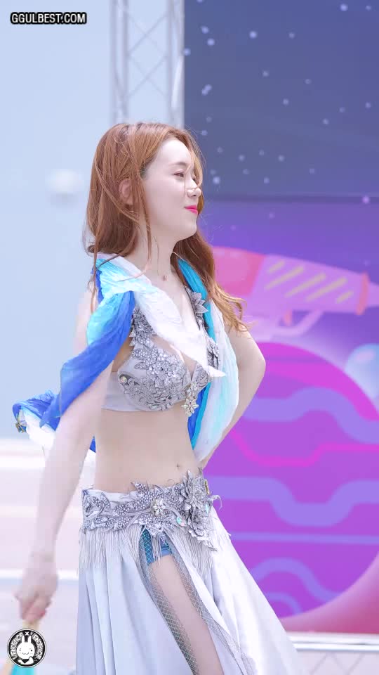 Belly dance Im Seongmi White skin cleavage  .gif