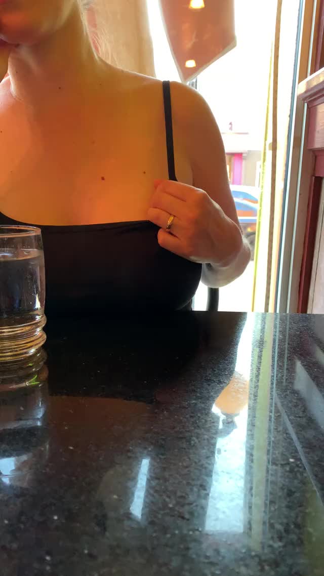 A lunchtime peek [GIF][OC]