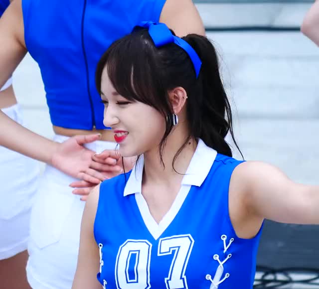 170716 WJSN Cheng Xiao armpits