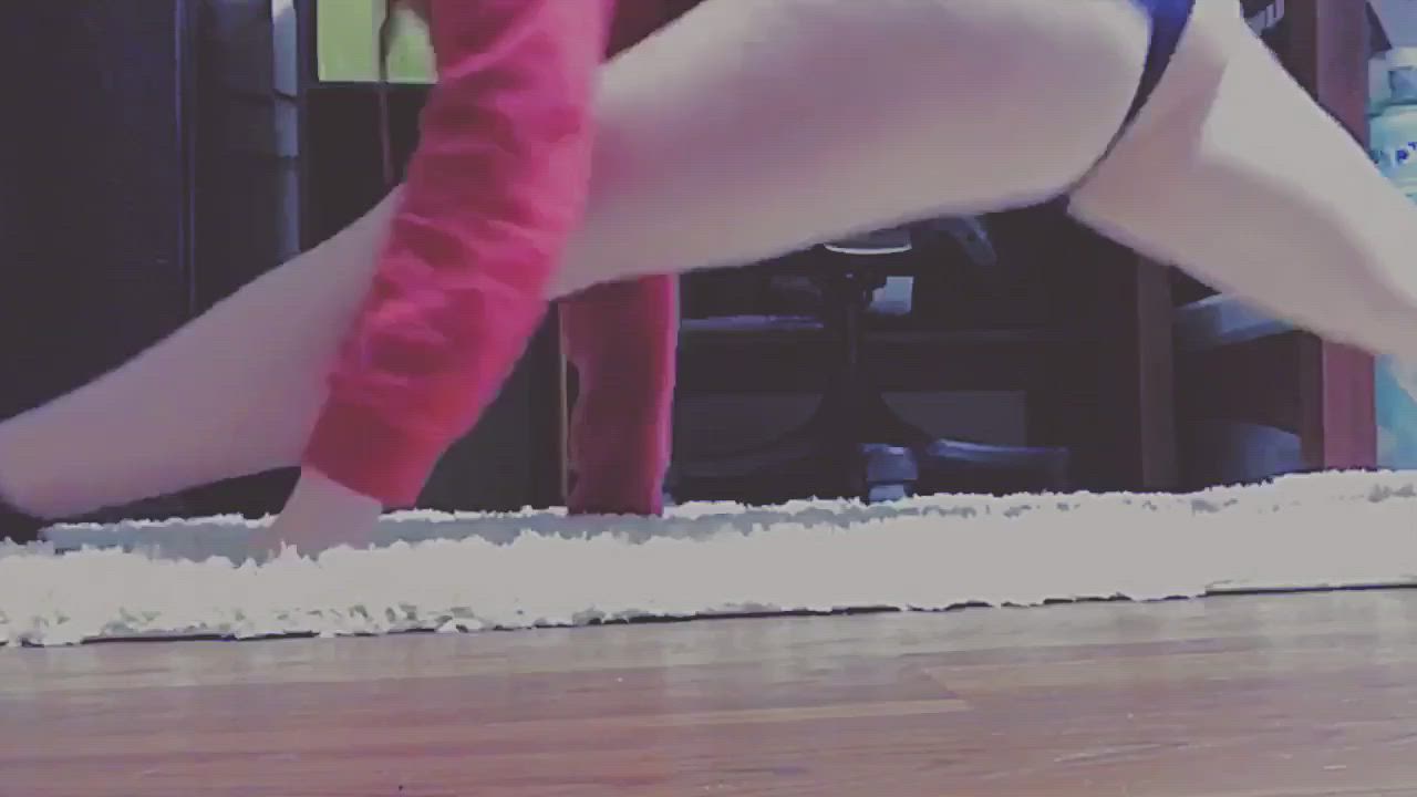 Ass Flexible Stretching Twerking gif