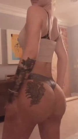 big ass celebrity iggy azalea shaking tattoo gif