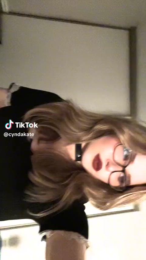 blonde dirty blonde glasses non-nude petite tiktok real-girls-on-tiktok tik-tok gif