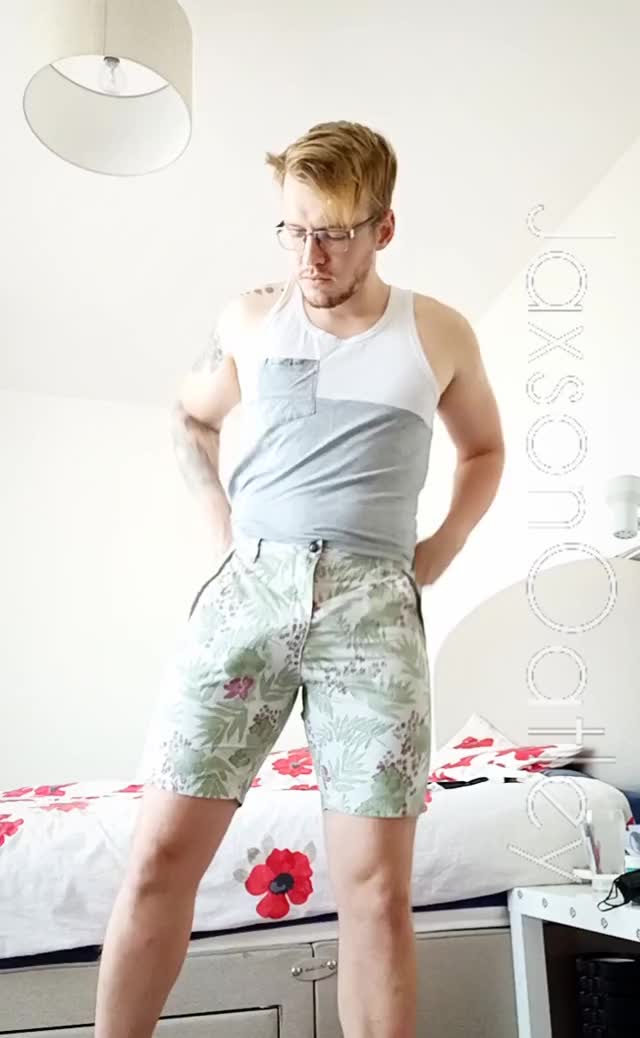 Just checking out the fit on a new pair of shorts, what do you think? (If this does