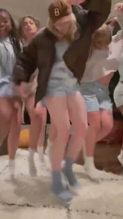 Big Tits Bouncing Bouncing Tits Dancing Huge Tits Slow Motion Teen gif