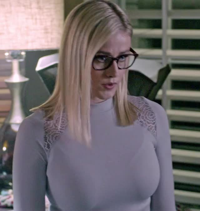 Olivia Taylor Dudley - The Magicians -S03e03 - 04