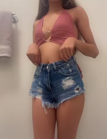 i love wearing the sluttiest outfits in public 😍 [F]