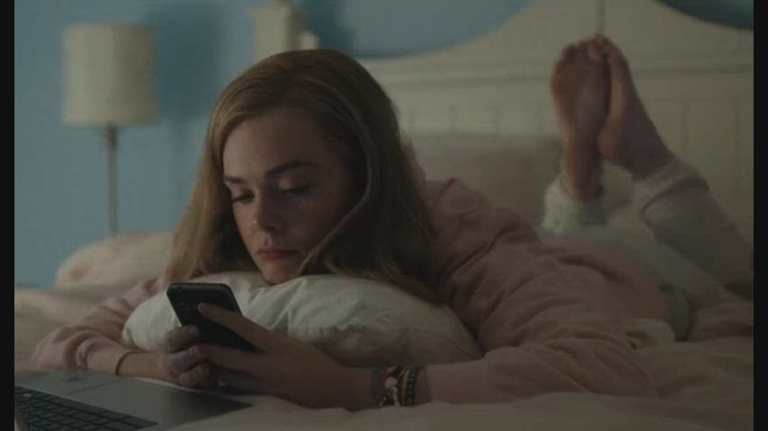 Celebrity Elle Fanning Feet gif