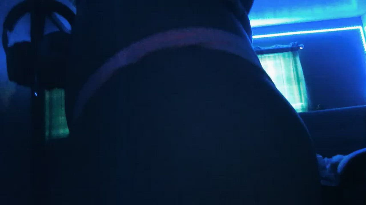 19 Years Old Big Ass Twerking Wet Pussy gif