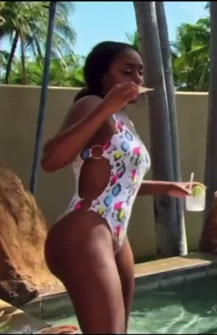 cute thick twerking gif