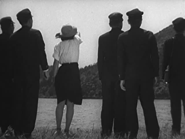 No-Regrets-for-Our-Youth-1946-GIF-00-22-24-group-waving