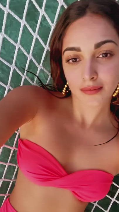 Kiara Advani Tempting Us in A Sexy Bikini