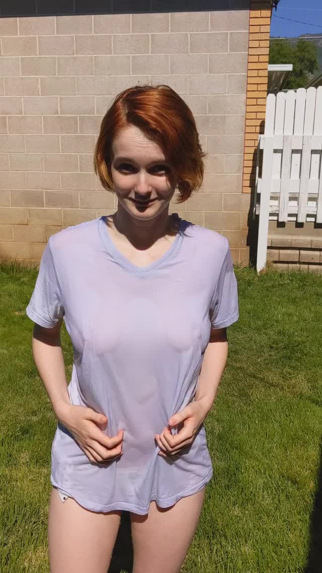 Wet t-shirt, outside