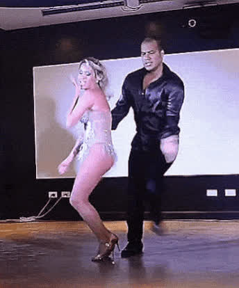 ass babe blonde dancing gif