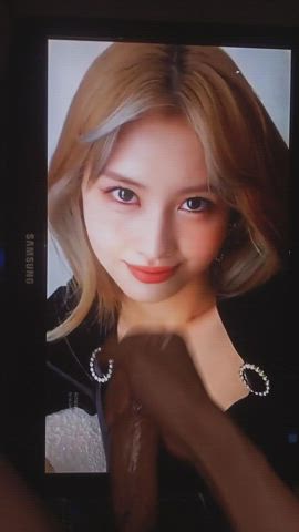 TWICE - MOMO