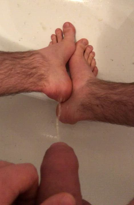Feet Foot Fetish Gay Peeing Pissing gif
