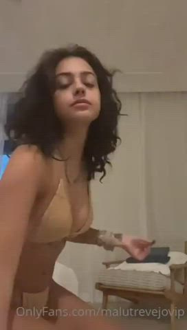 Malu slow-mo twerk