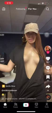 Cleavage Dancing Ebony Natural Tits Nipslip TikTok gif