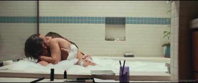 A Star Is Born (2018) - BATH TUB & RED
