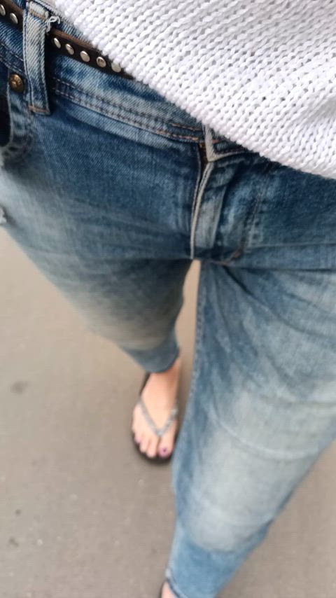 Blue jeans, black flip-flops