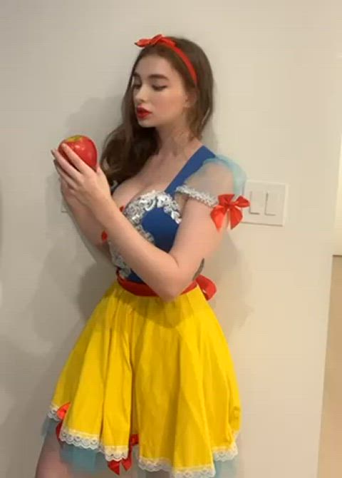Snow White from Snow White and the Seven Dwarves by Realprettyangel
