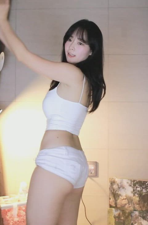 asian ass dancing gif