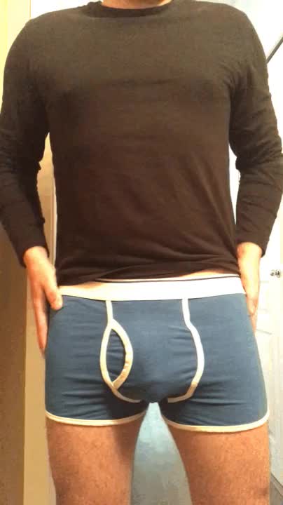 Tell me what you think of my attempt at a bulge gif and blue trunks!?