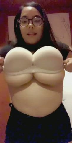 amateur big tits boobs cute gif