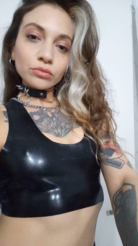 Would you give a goth girl a chance?
