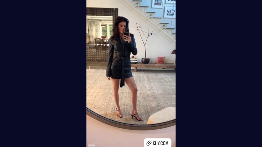 brunette celebrity feet heels kylie jenner leather model toes gif