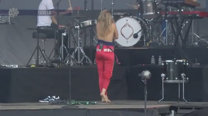 Tove Lo flashing her tits