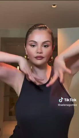 ai upscaled babe big tits celebrity huge tits selena gomez gif