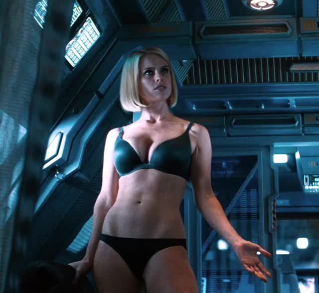 Alice Eve in Star Trek Into Darkness (2013)