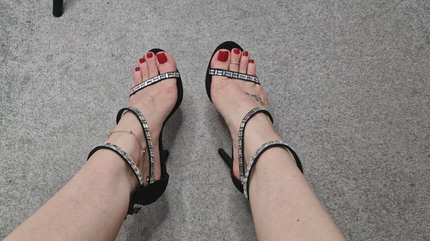 So, you like pretty toes in heels?