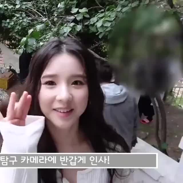 heejin loops - she’s literally an angel born as human