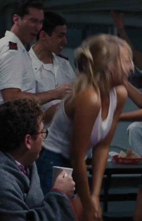 Margot Robbie - Wolf of Wall Street dance