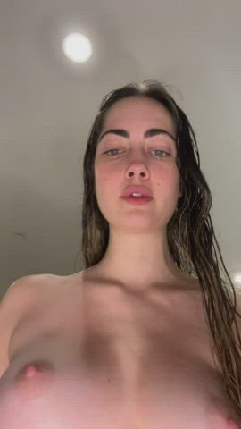 Sending a masturbating video to every guy that upvotes 👻 tiaros21