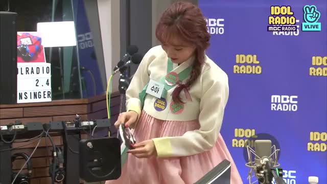 190204 [V LIVE] 'IDOL RADIO' ep#125 드림캐쳐 수아 8