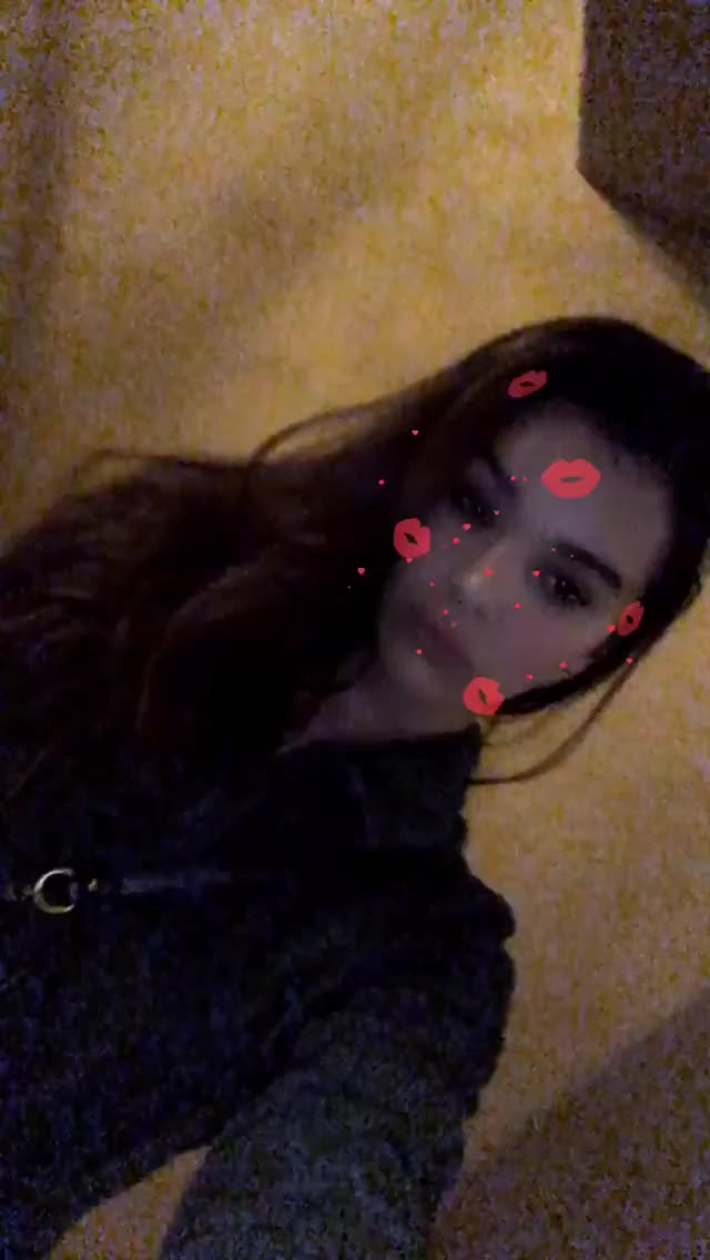 Hailee Steinfeld - (01.04.19) Instagram Story