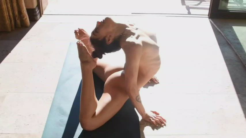 naked stretching yoga fit-girls gif