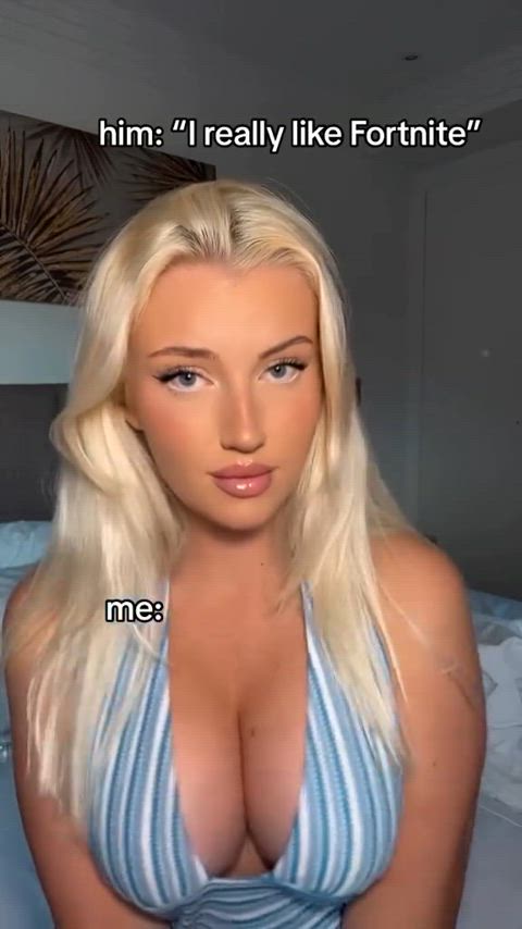 blonde cleavage downblouse gamer girl sub submission submissive tiktok r/tiktits