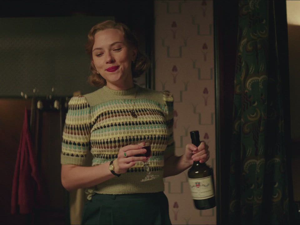 Celebrity MILF Mom Scarlett Johansson Step-Mom gif