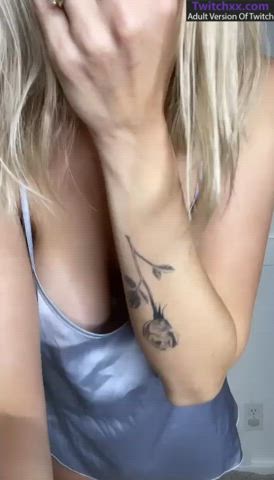 amateur babe big tits blonde flashing teen titty drop gif