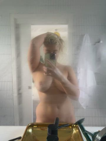 Stefania After Shower ( . )( . )🍑🤤😈🛀