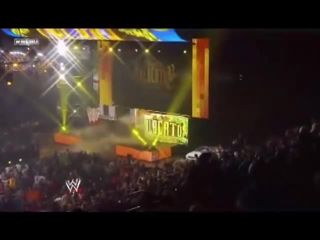 Alberto's entrance w/ Ricardo & Fansigns