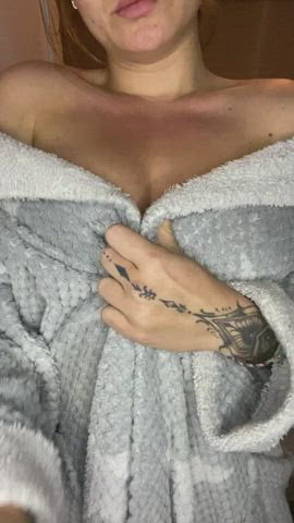 I wanna let one lucky redditor cum on my tatted body multiple times 😜