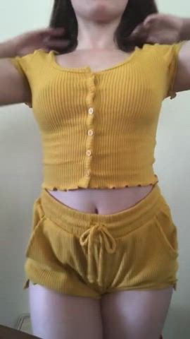 Taking off that yellow costume + full vid in the comments