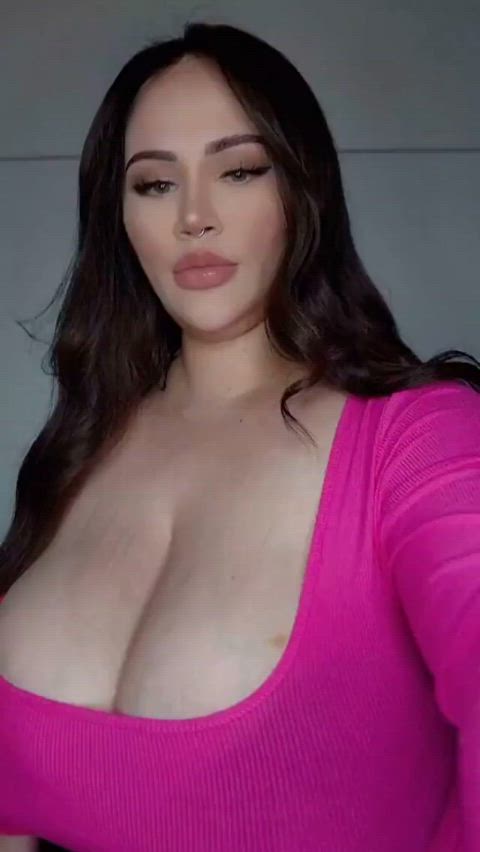 busty cleavage huge tits gif