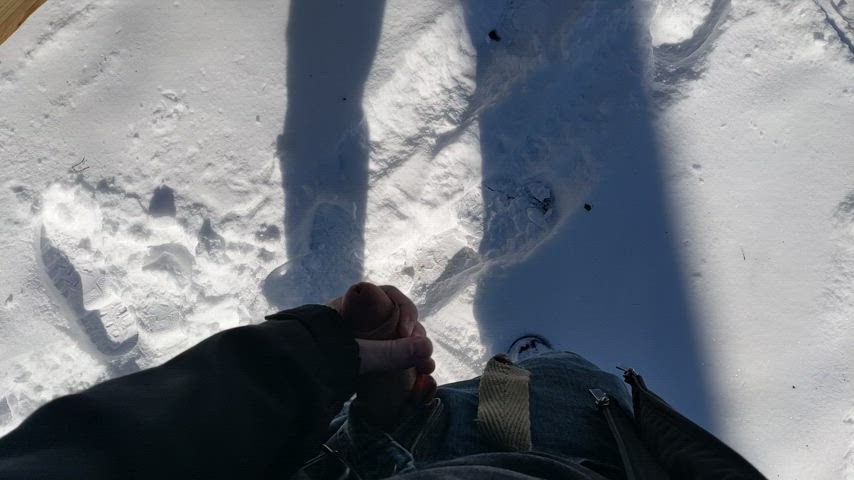 Cu[M]ing on a public bench